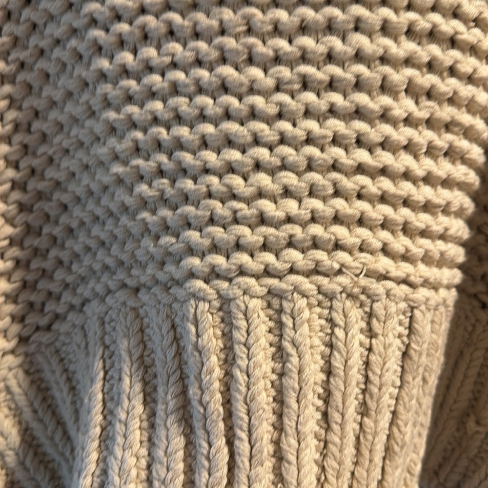 Chunky cable turtleneck sweater - Picture 3 of 3